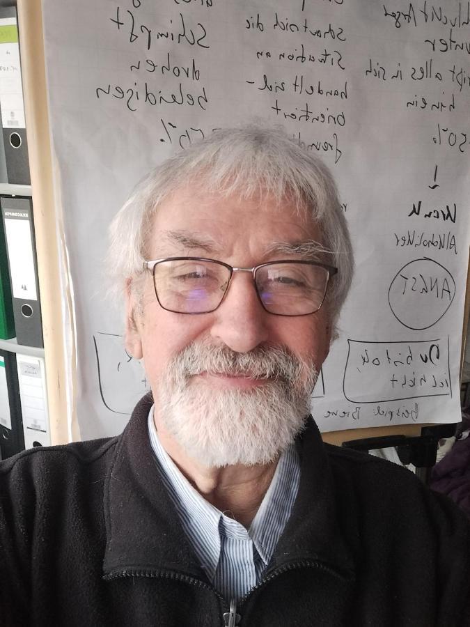 Ein Offenes Kompetentes Ohr Colonia Esterno foto